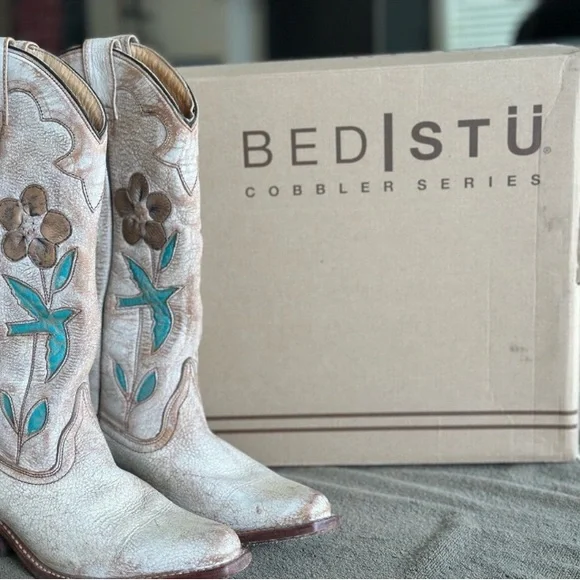 Boots BED STU Rare VALENCIA NECTAR LUX Floral Bird White Green Purple Size 8.5 - Picture 2 of 6